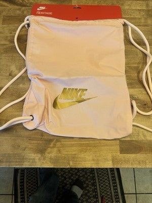 Nike Heritage Gym Sack 2.0 Graphic Cosmic Pink Metallic Gold SZ Misc BA5901-682