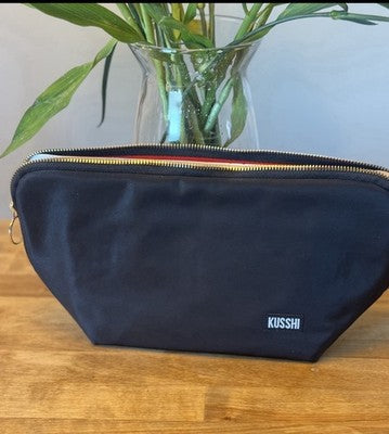 KUSSHI Everyday Makeup Bag Black Nylon w/ Pink Interior Zippered Travel Purse